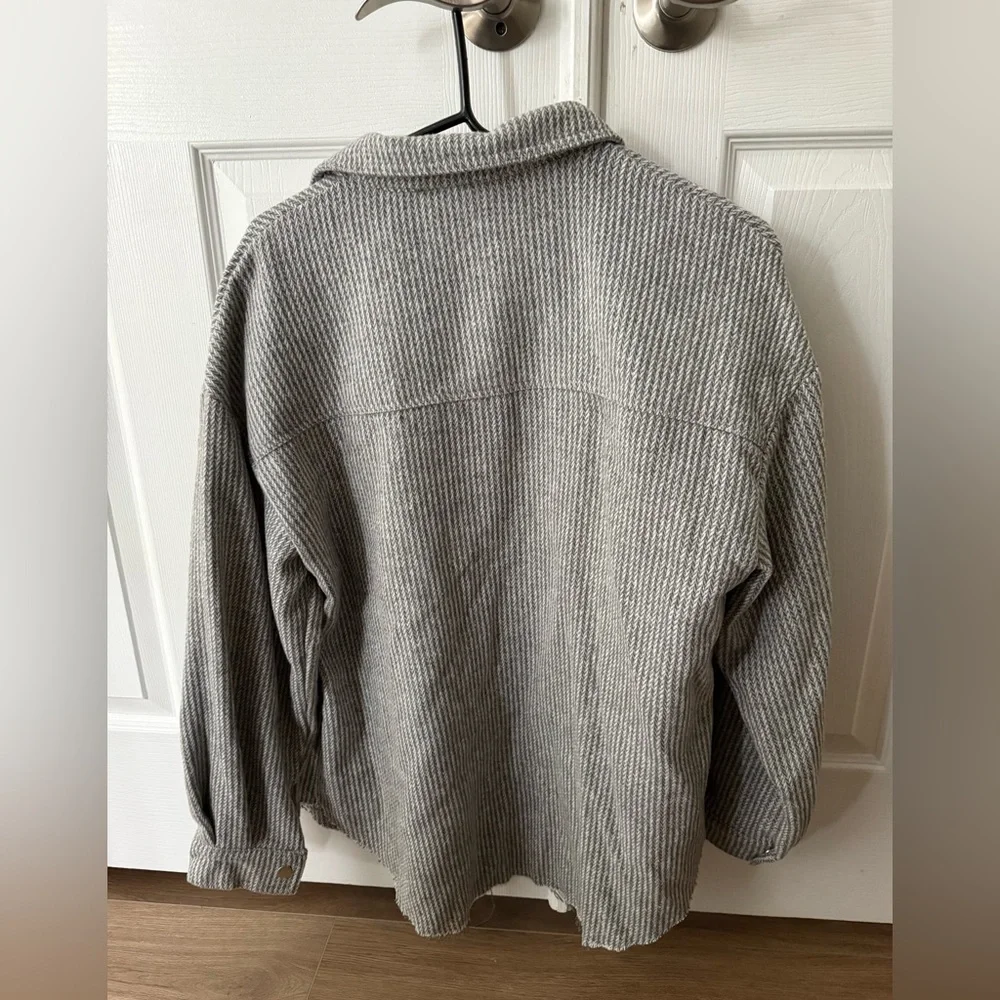 Gray Ribbed Button-Up Shacket Jacket - Picture 5 of 5